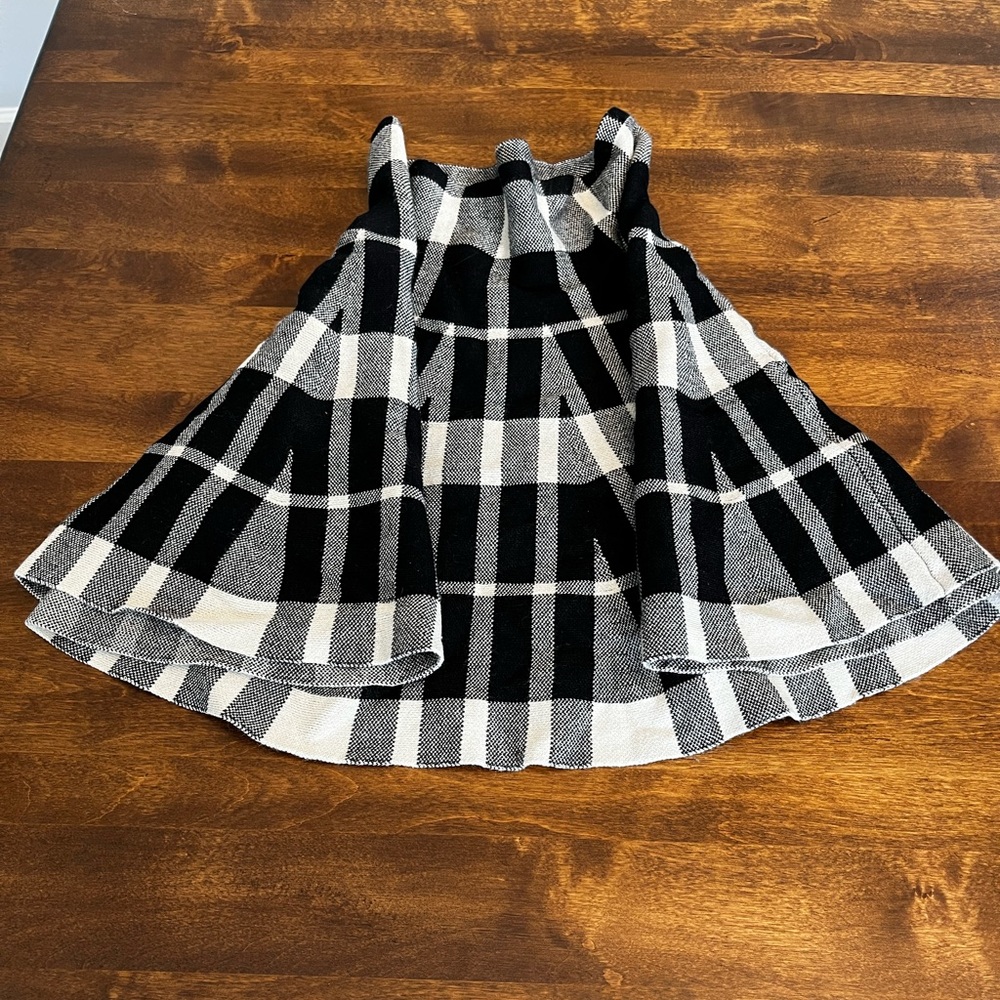 Black and white plaid skirt. Womens S/M. Circle skater.